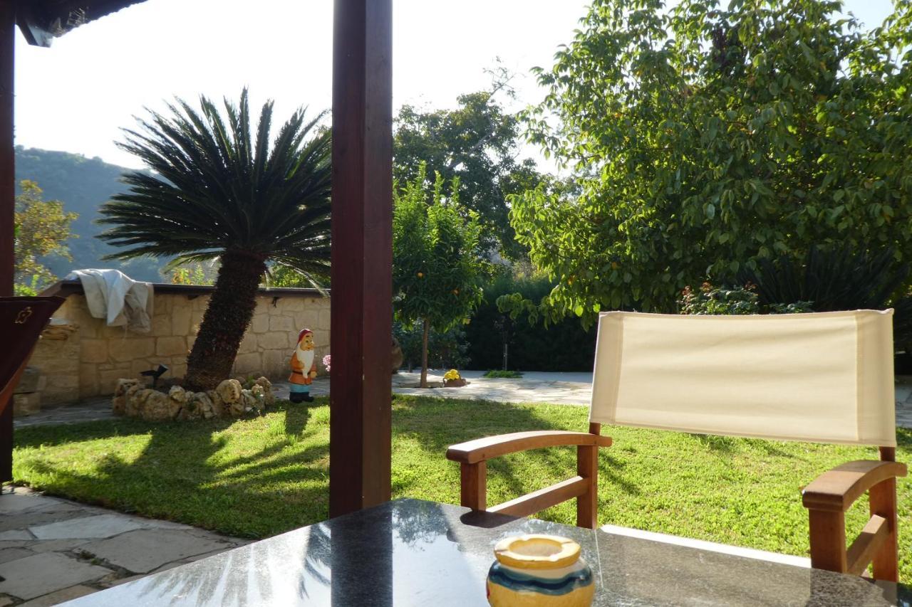 Lola'S Cottage & Garden Kalokhorio Екстер'єр фото